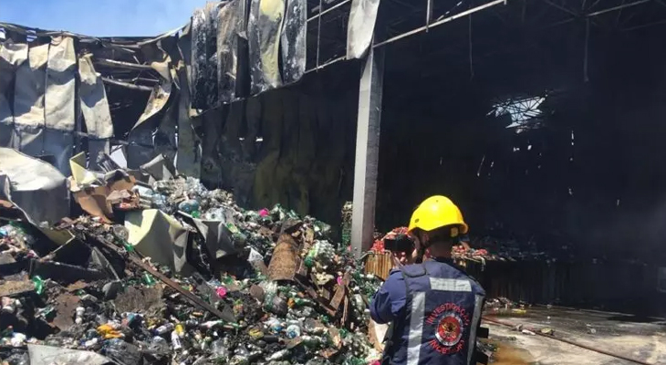 Focos de incêndio em atacadista de Florianópolis são controlados 2 dias após início das chamas