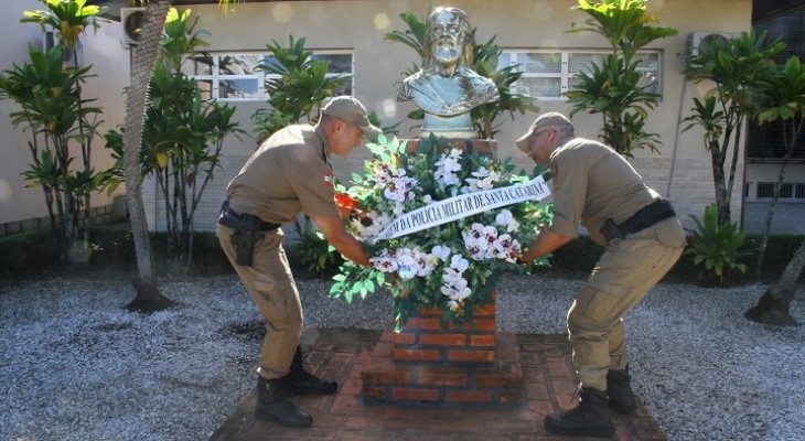 Polícia Militar homenageia Tiradentes