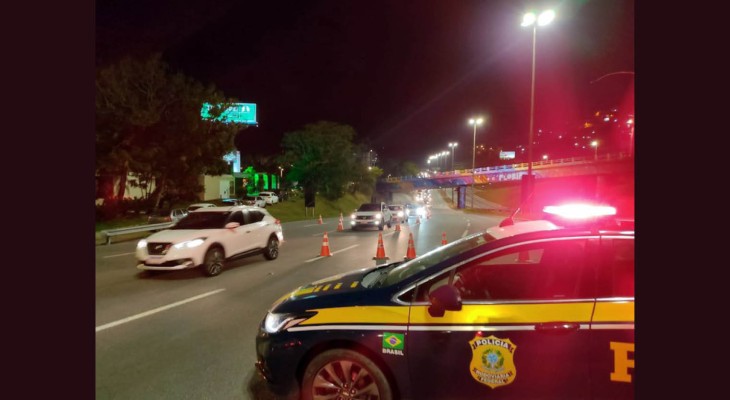 PRF flagra 102 motoristas dirigindo sob efeito de álcool no final de semana 