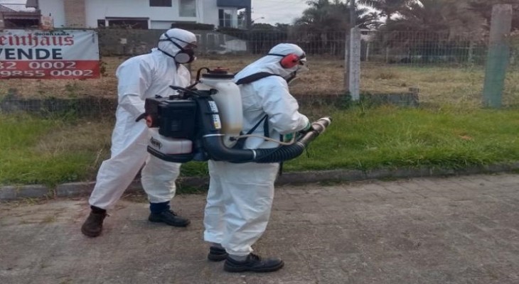 Centro de Controle de Zoonoses aplica inseticida em Jurerê