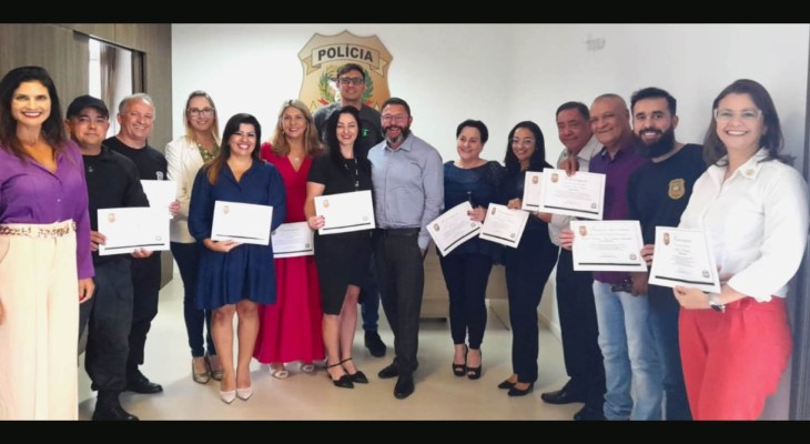 POLÍCIA CIVIL REALIZA HOMENAGEM A POLICIAIS CIVIS EM SANTA CATARINA